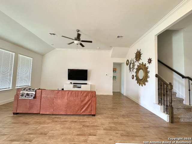 120 Willow Oak Trl, Floresville, Texas image 12