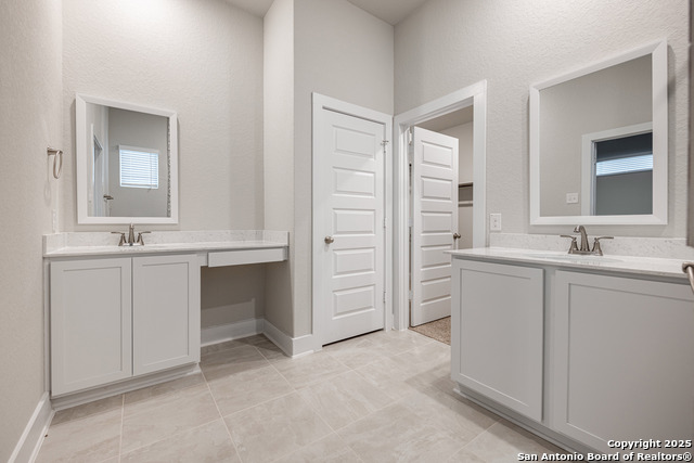 121 Cherrybark Oak, Castroville, Texas image 14