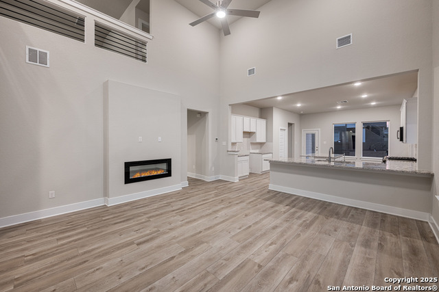 121 Cherrybark Oak, Castroville, Texas image 9