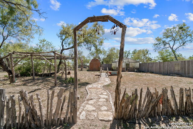 1206 Haeckerville Rd, Cibolo, Texas image 8