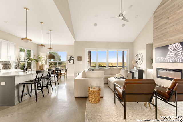 1382 Qappuella, Canyon Lake, Texas image 1