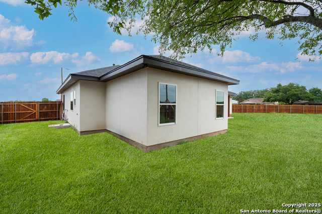 500 34th, Hondo, Texas image 5