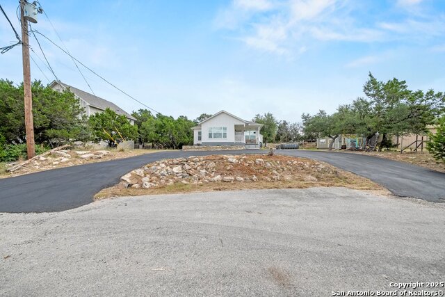 1110 Twin Deer, Canyon Lake, Texas image 4