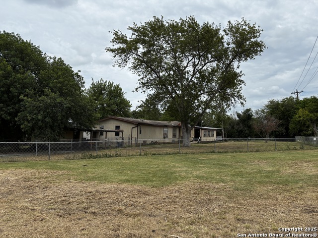 358 Zipp, New Braunfels, Texas image 2