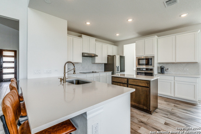 109 Willow Oak, Floresville, Texas image 5