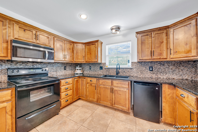 505 Olive St, Jourdanton, Texas image 11