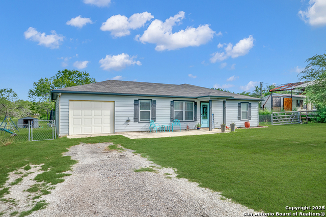 505 Olive St, Jourdanton, Texas image 2