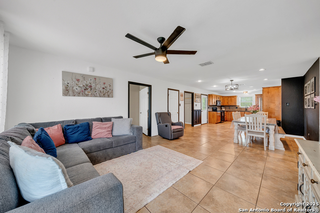 505 Olive St, Jourdanton, Texas image 5