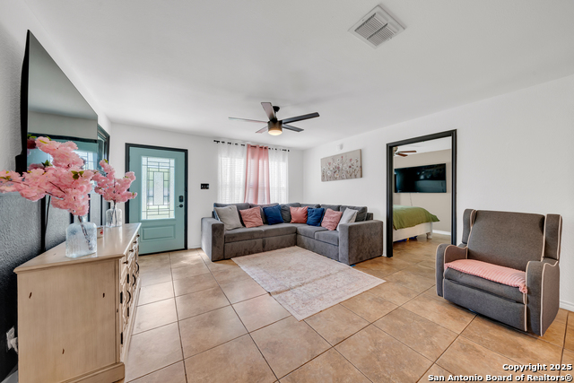 505 Olive St, Jourdanton, Texas image 6