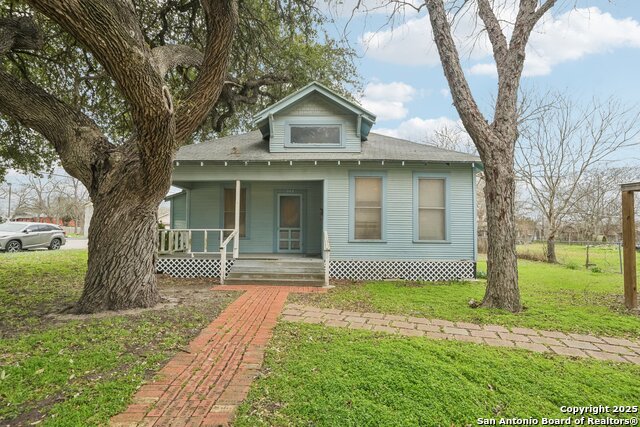 303 N 4th St, Kenedy, Texas image 1