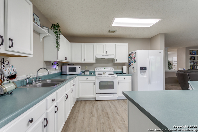 8527 Park Olympia, Universal City, Texas image 6