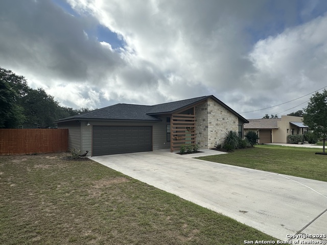 1300 Libold, Devine, Texas image 1