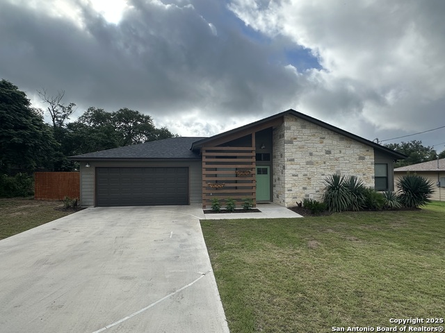 1300 Libold, Devine, Texas image 2