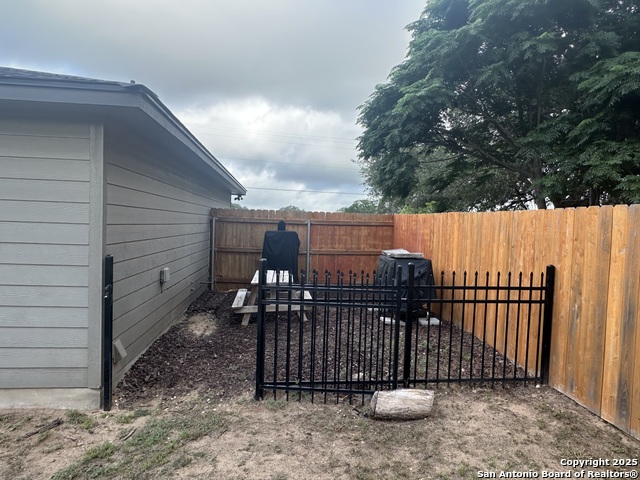 1300 Libold, Devine, Texas image 5