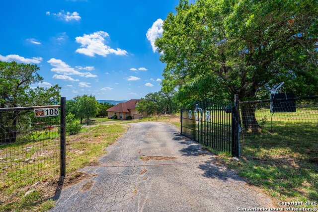 106 Mesquite Trail, Boerne, Texas image 6
