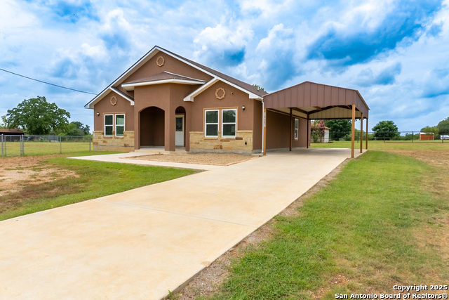 18687 Rolling Meadow, Lytle, Texas image 1