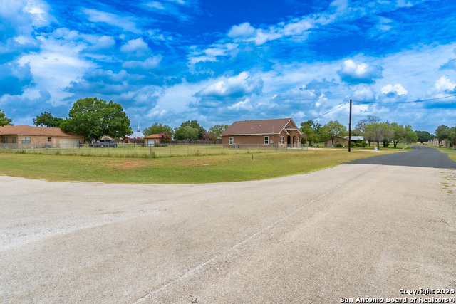 18687 Rolling Meadow, Lytle, Texas image 30
