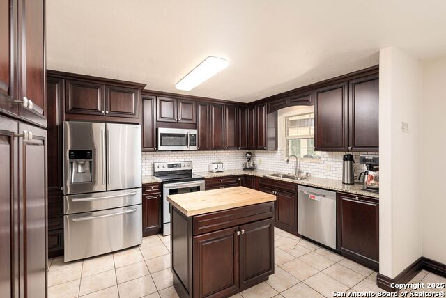 103 Misty Bend, Floresville, Texas image 10