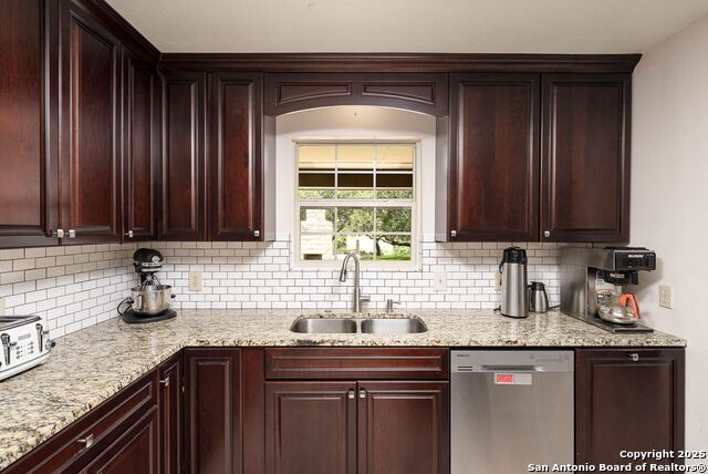103 Misty Bend, Floresville, Texas image 11