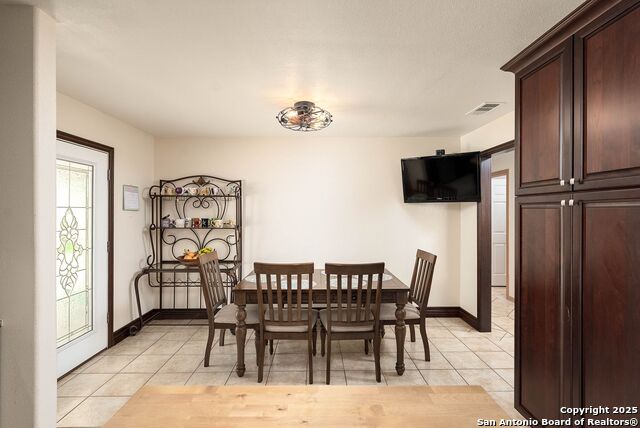 103 Misty Bend, Floresville, Texas image 13