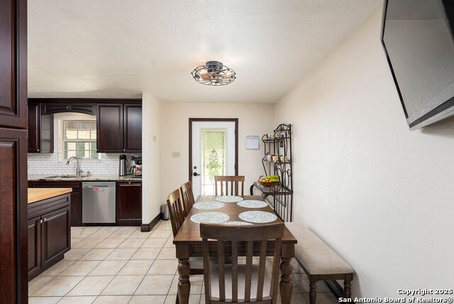 103 Misty Bend, Floresville, Texas image 14