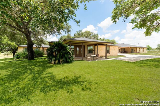 103 Misty Bend, Floresville, Texas image 2