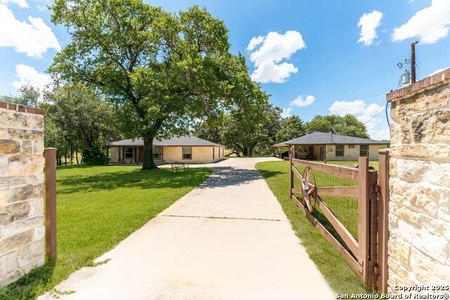 103 Misty Bend, Floresville, Texas image 44