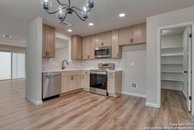 6818 Misty Field, Converse, Texas image 12