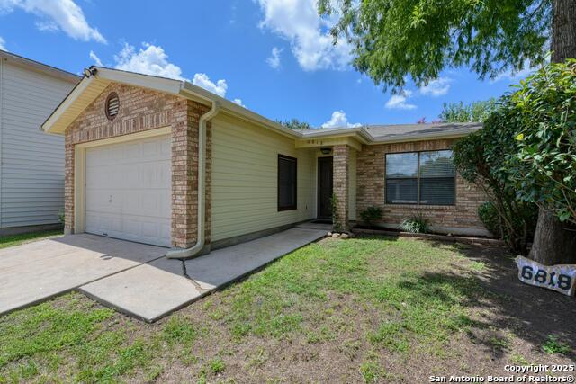 6818 Misty Field, Converse, Texas image 2