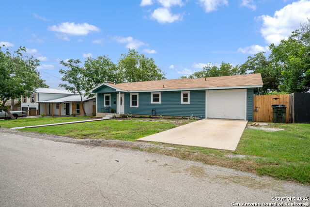 385 W Faust, New Braunfels, Texas image 25