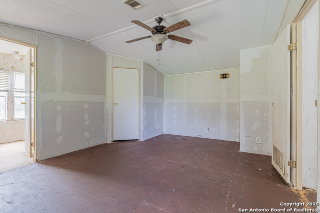 18065 County Road 163, Elmendorf, Texas image 11