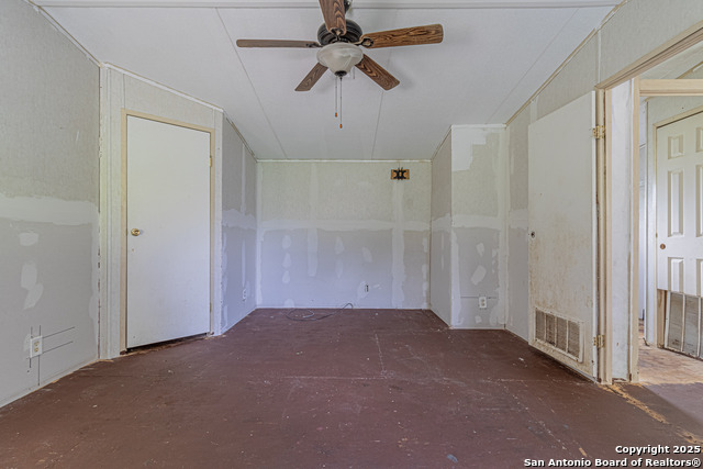 18065 County Road 163, Elmendorf, Texas image 12