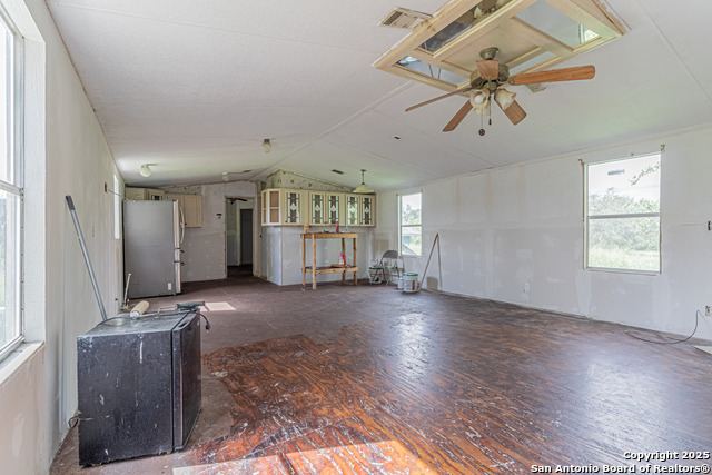 18065 County Road 163, Elmendorf, Texas image 3