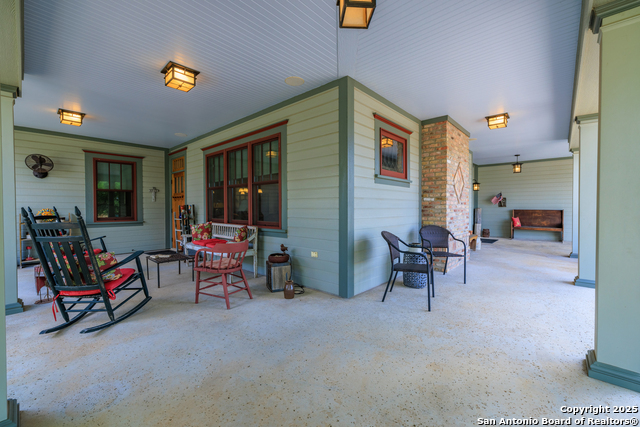 923 Hawthorn Lane, Fredericksburg, Texas image 2
