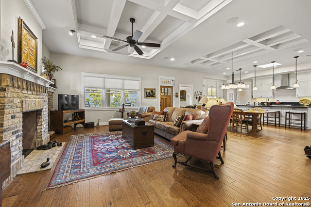 923 Hawthorn Lane, Fredericksburg, Texas image 6