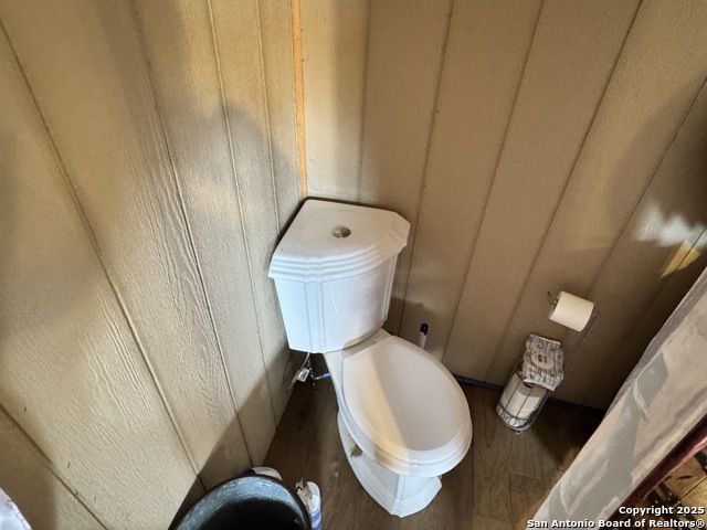 1616 Middle Road, George West, Texas image 4