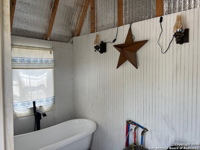1616 Middle Road, George West, Texas image 7