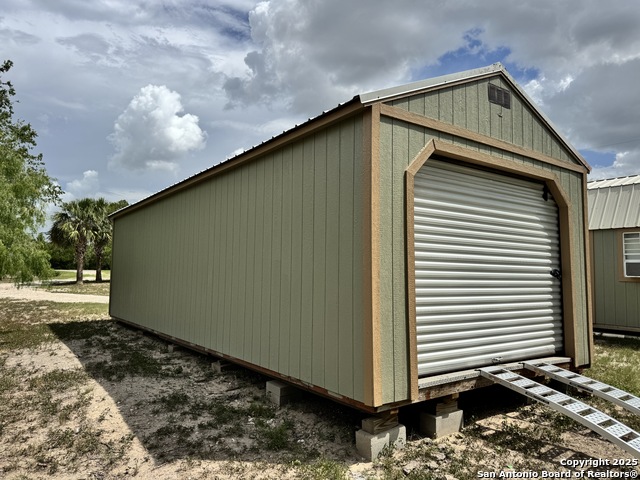 1616 Middle Road, George West, Texas image 9
