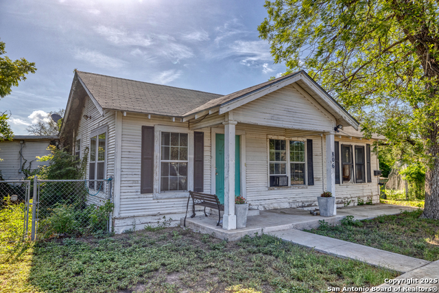 806 S Park St, Uvalde, Texas image 1