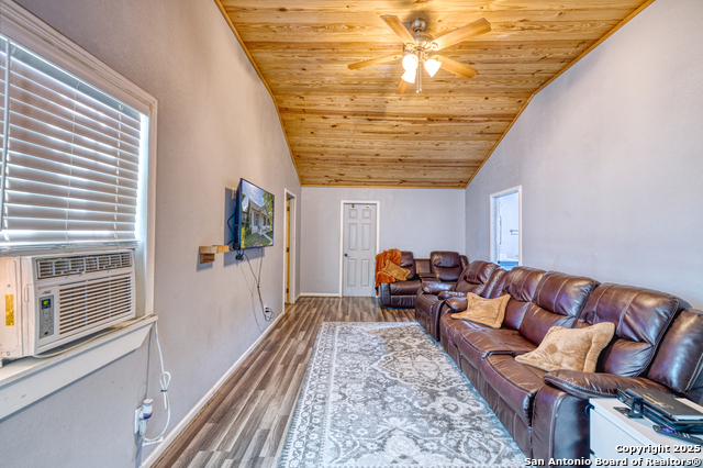 806 S Park St, Uvalde, Texas image 10