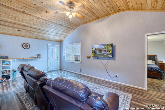 806 S Park St, Uvalde, Texas image 13