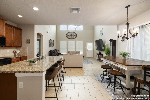 10238 Midsummer Meadow, Converse, Texas image 5