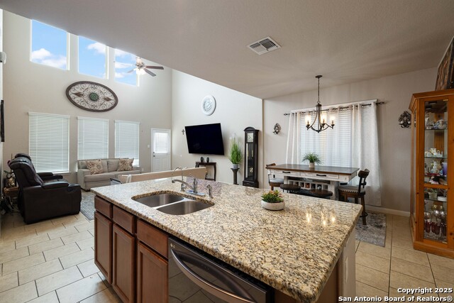 10238 Midsummer Meadow, Converse, Texas image 9