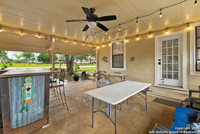 1604 J St, Floresville, Texas image 22