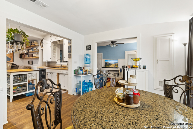 1604 J St, Floresville, Texas image 9