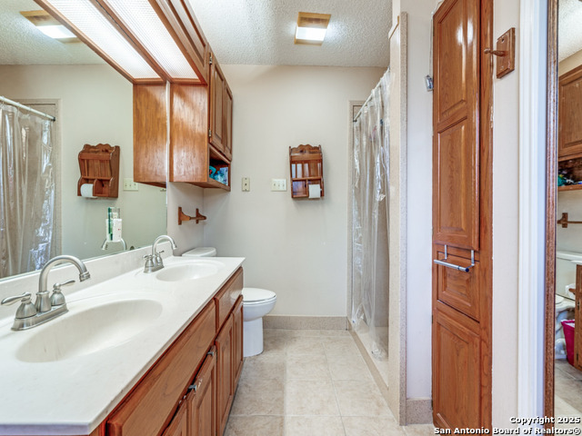 1026 Eagle Creek, Floresville, Texas image 17