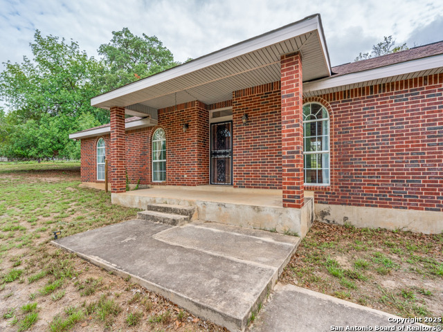 1026 Eagle Creek, Floresville, Texas image 2