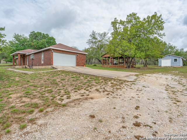1026 Eagle Creek, Floresville, Texas image 3