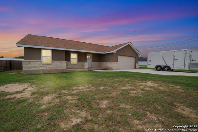 309 Las Palomas, Lytle, Texas image 1