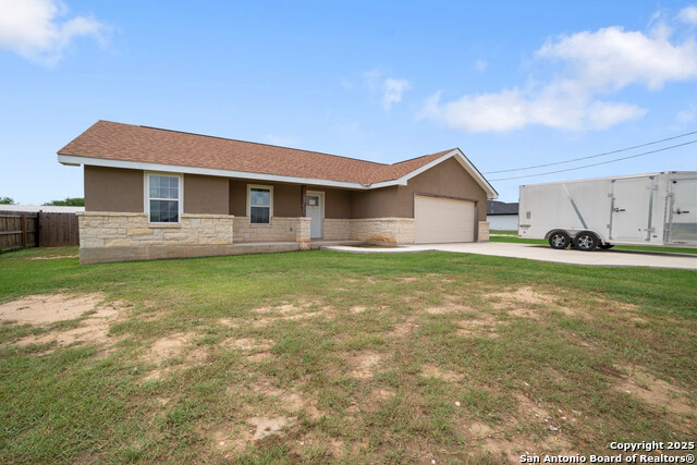 309 Las Palomas, Lytle, Texas image 2